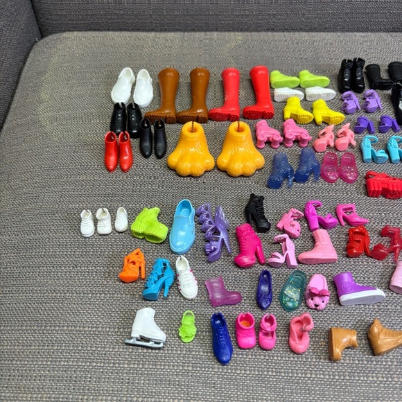 Barbie Colorful Doll Toy Shoe Set Bundle Lot Pairs and Mismatched - Picture 2 of 3